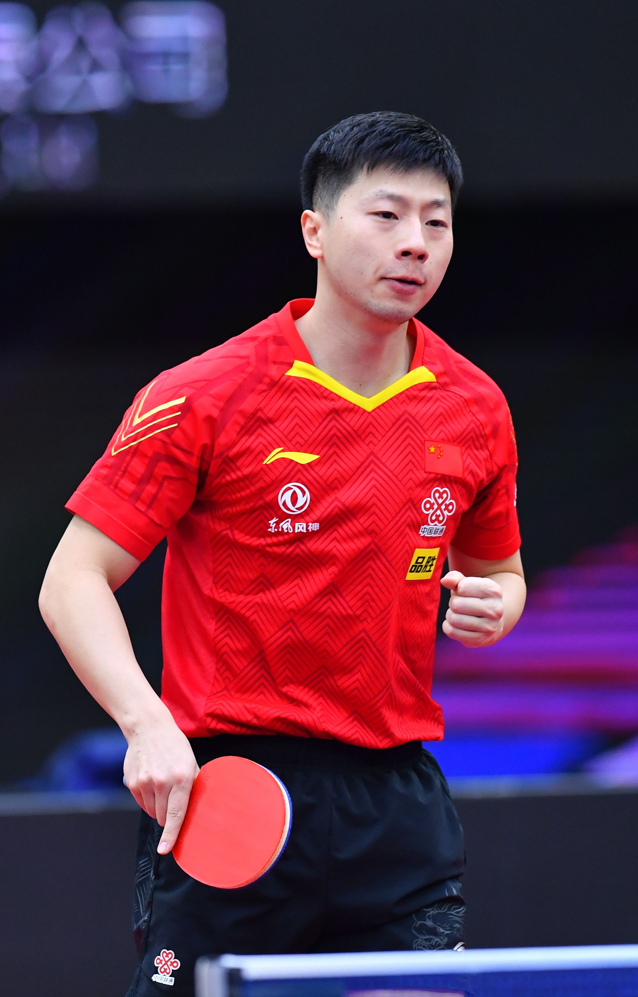 而足球也从 而足球也从