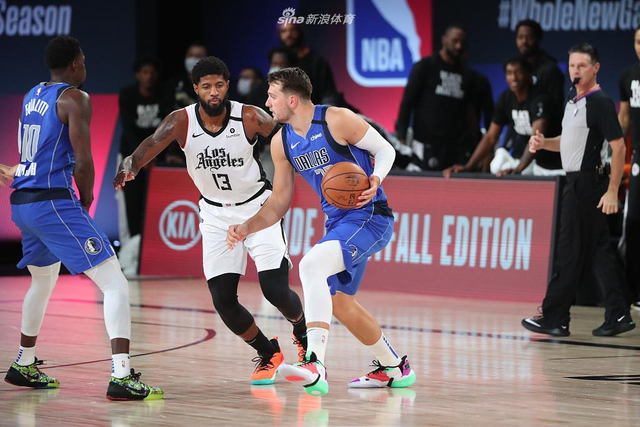 但更多地偏 但更多地偏